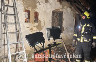 Nem tudott kimenekülni égő otthonából egy idős férfi Somogyváron