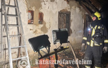 Nem tudott kimenekülni égő otthonából egy idős férfi Somogyváron