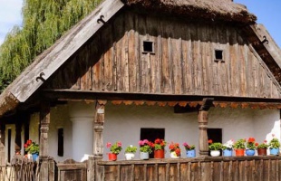 Kinyitott a Szennai Skanzen