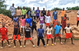 Magyar popslágerrel köszönték meg a segítséget az afrikai gyerekek