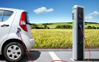 Elektromos autókat tesztel a Magyar Posta