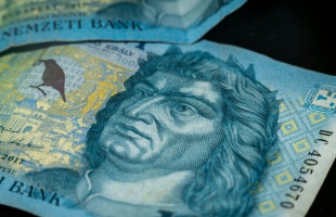 KSH: átlagosan több mint 700 ezer forint volt a bruttó kereset áprilisban