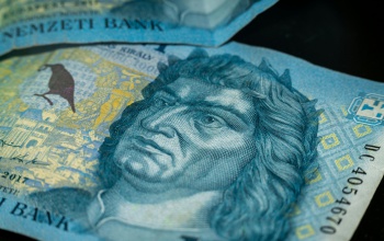 KSH: átlagosan több mint 700 ezer forint volt a bruttó kereset áprilisban