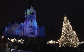 Megfestették a Városházát advent utolsó vasárnapján