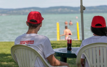 Közel háromezer sérülést láttak el idén a Balatonnál