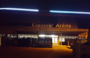 Kipróbálták, hogy milyen lesz a díszkivilágítás az épülő Kaposvár Arénánál