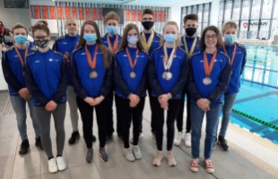 Remekeltek a sportiskolások az Arany Üst Úszókupán