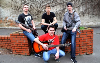 Zenekarok Most: Kick Your Heart