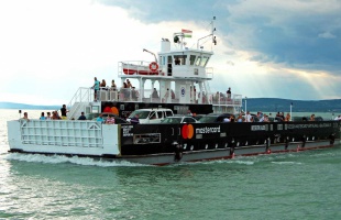 Beköszöntött az ősz a Balatonon, már a kompok és a hajók is utóidényi menetrend szerint járnak