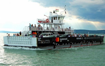 Beköszöntött az ősz a Balatonon, már a kompok és a hajók is utóidényi menetrend szerint járnak