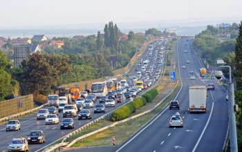 Nyáron nem újítják fel az M7-est Budapest felé