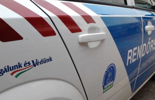 Törött ajtó üveg és nem fizetett szállás