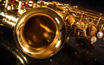 Saxofont adott el egy osztráknak a neten, átverés volt
