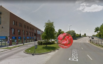 Egy gumilabda gurulgat a Berzsenyi utcában