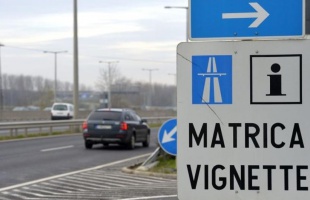 Már 1,4 millió darab éves országos és vármegyei autópálya-matricát vásároltak az idei évre