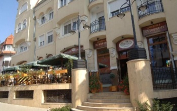 Milliókat vittek el a Corner étteremből
