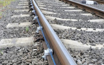 Több száz méter vasúti kábelt loptak el, akár tragédia is lehetett volna belőle