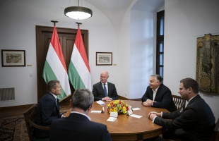 Orbán Viktor Krausz Ferenccel egyeztetett a Karmelitában
