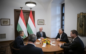 Orbán Viktor Krausz Ferenccel egyeztetett a Karmelitában