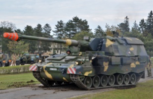 Hétvégén is várják a toborzóirodák a jelentkezőket a PzH 2000-re