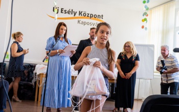 Tanszerekkel segíti a rászoruló gyerekeket a Baptista Tevékeny Szeretet Misszió