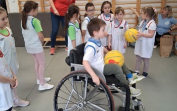 Mindenki bajnok lehet – sporttal és érzékenyítéssel ünnepeltek az óvodások
