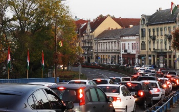 A Berzsenyi utcai felüljáró le- és felhajtó ágain végeznek aszfaltozási munkálatokat