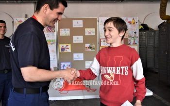 Gyerekek rajzolták meg a kaposvári tűzoltók múltját, jelenét és jövőjét