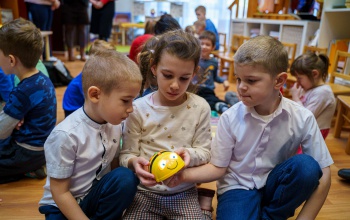 Robotméhecskékkel tanulják a programozás alapjait a Búzavirág oviban