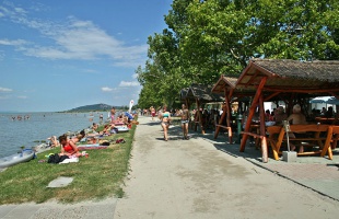 Fórumra hívják a Balatonfenyvesen nyaraló kaposváriakat