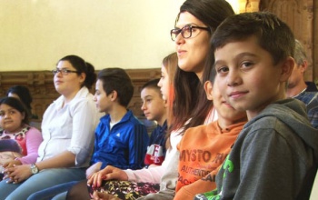 28 roma tanulót támogat a város