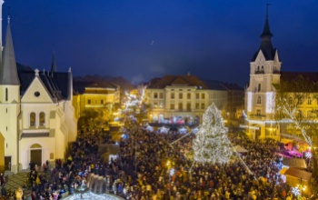 Felkapcsolták a karácsonyi fényeket a belvárosban