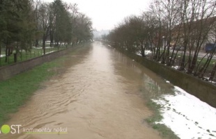 Védik az építőiparit a Kapos áradásától