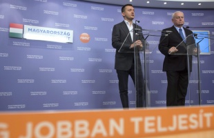 Rogán: három lépésben csökken az idén a rezsi
