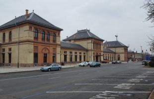 Kívülről szép lett a vasútállomás