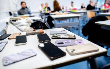 Oktatási céllal továbbra is lehet mobiltelefonokat használni az iskolákban