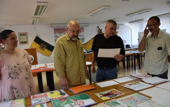 Négy szempár szegeződött a több száz somogyi alkotásra
