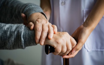 Áttörés az Alzheimer-kór kutatásában: már a tünetmentesség időszakában kimutatható lehet a betegség