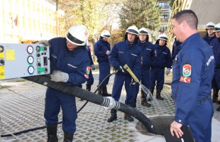 Sikeresen levizsgáztak a gépjárműfecskendő szakszerű kezeléséből