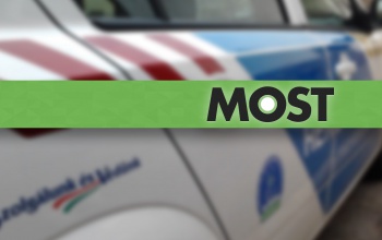 Baleset a 67-esen: letért az útról egy autó