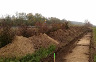 Már dolgoznak a 67-es út két elkerülőjének bővítésén