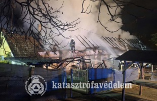 Több órás küzdelem a lángokkal