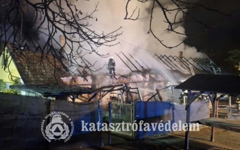 Több órás küzdelem a lángokkal