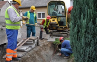 Méterenként 100 forint lesz a közművezeték-adó
