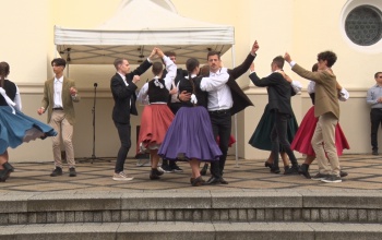 Zászlófelvonással és ünnepi műsorral emlékeztek államunk alapítására - videó