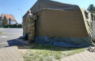 Katonai sátrat állítottak fel Csurgón a betegek szűrésére