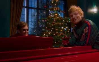 Ed Sheeran és Elton John közös dalban kívánnak boldog karácsonyt - videó