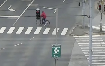 Bedrogozva próbált meg eltekerni a rendőrök elől - VIDEÓ