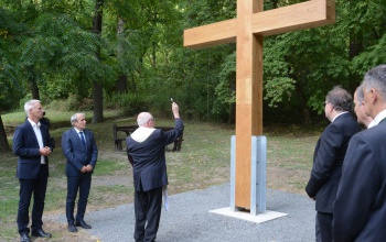 Ötméteres emlékkeresztet állítottak a Deseda partján