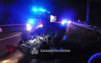 Két autó karambolozott az M7-esen, Kőröshegy közelében